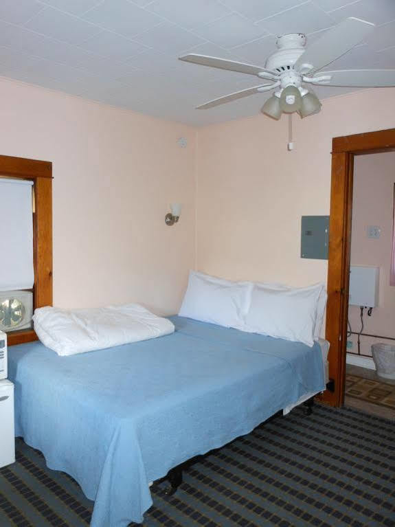 ホテルKatahdin Cabins Millinocket エクステリア 写真