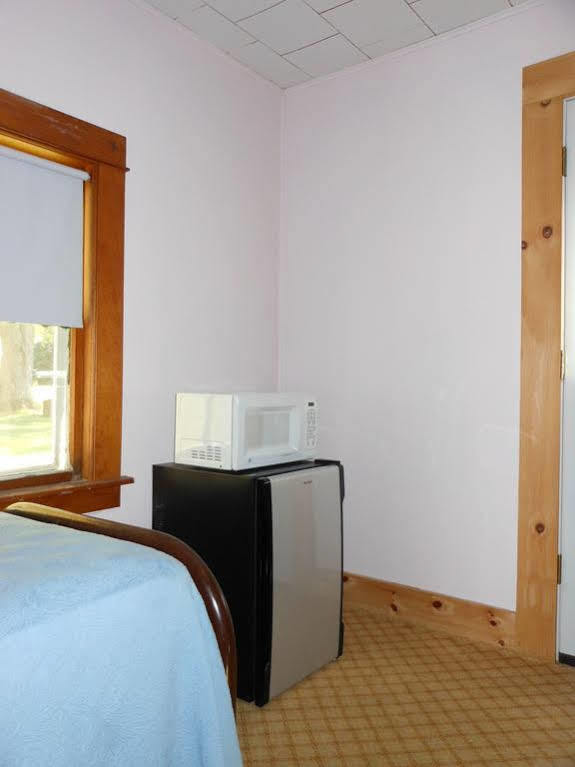 ホテルKatahdin Cabins Millinocket エクステリア 写真