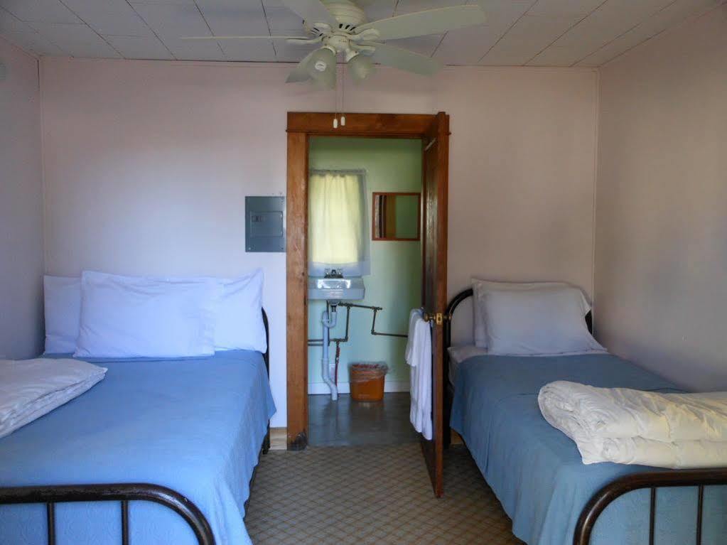 ホテルKatahdin Cabins Millinocket エクステリア 写真