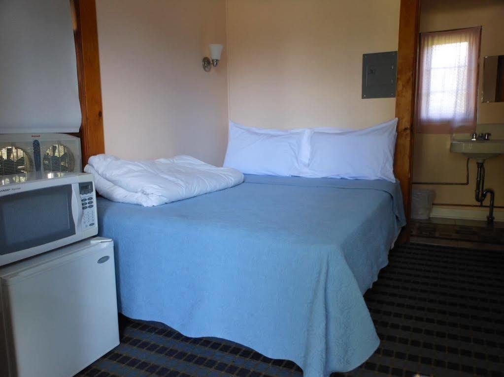 ホテルKatahdin Cabins Millinocket エクステリア 写真