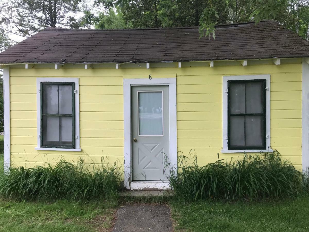 ホテルKatahdin Cabins Millinocket エクステリア 写真